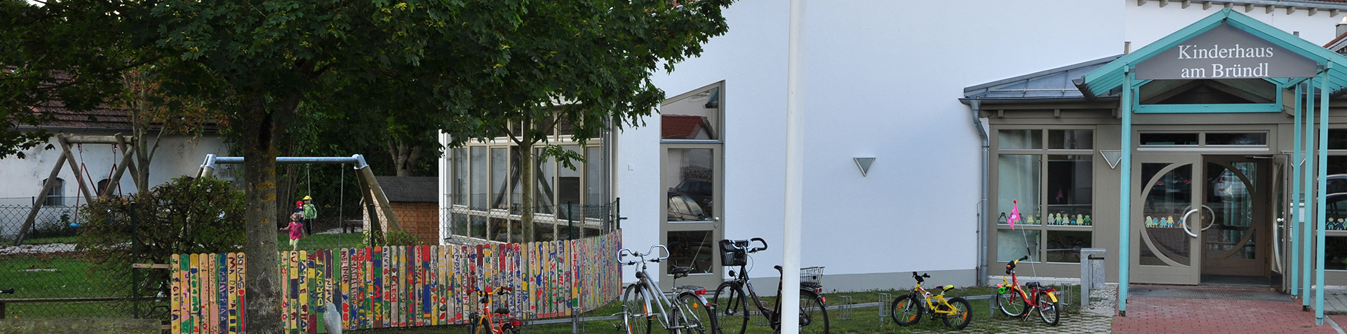 Bildrotation Kinderhaus am Bründl - Eingang